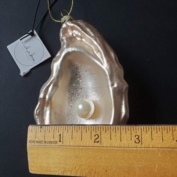 Hand-blown Glass Christmas Ornament of Oyster with Pearl and Sparkling Glitter - Picture 5 of 5
